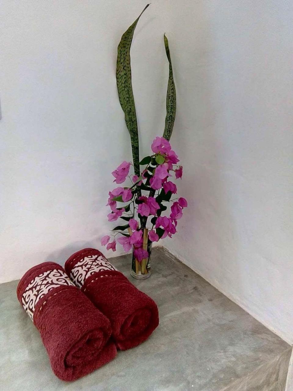 Bed and Breakfast Café des Arts Gili Air Exterior foto