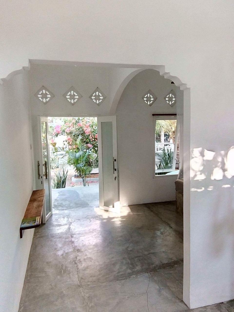 Bed and Breakfast Café des Arts Gili Air Exterior foto