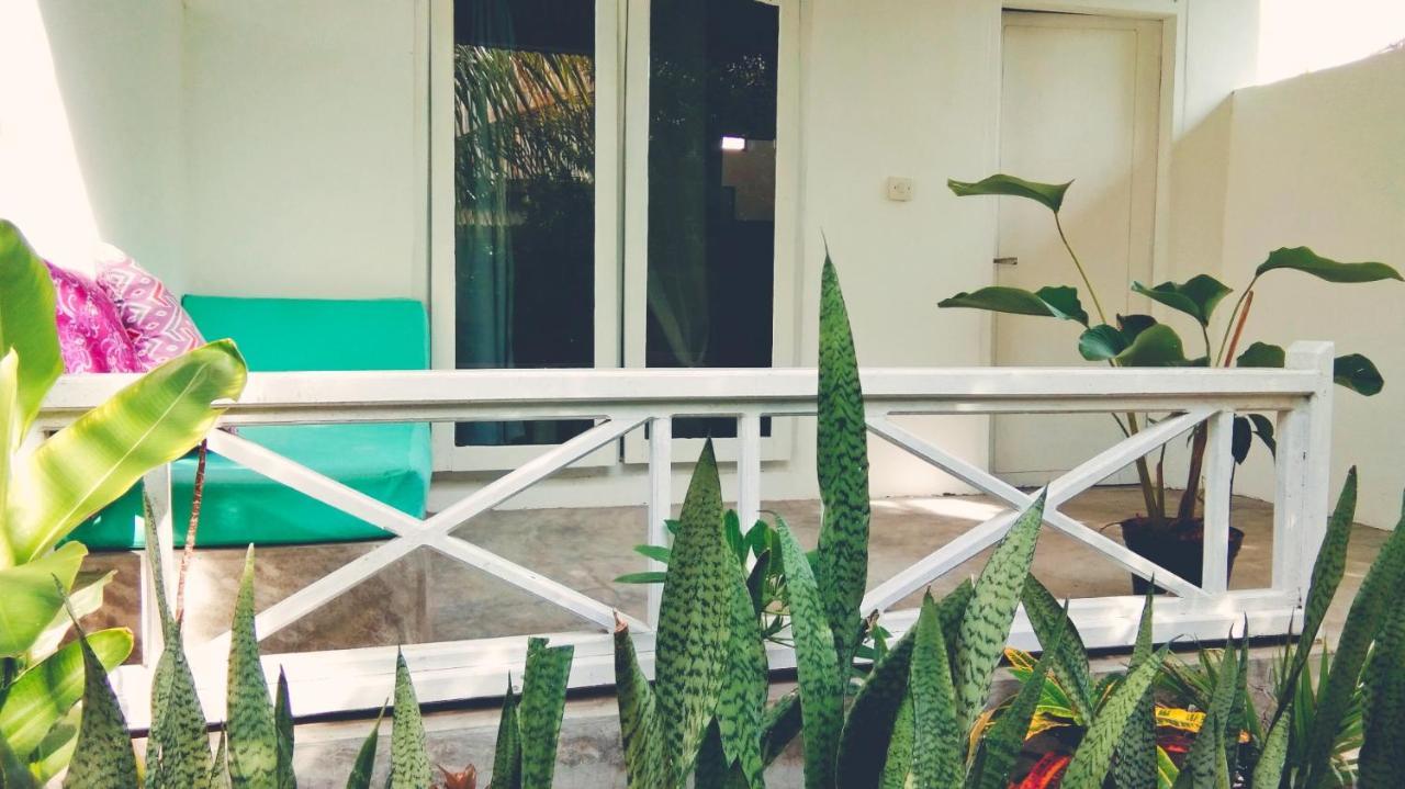 Bed and Breakfast Café des Arts Gili Air Exterior foto